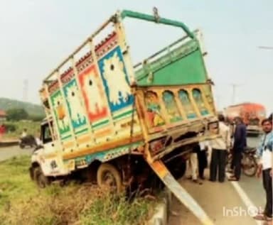 मौदा: बोरगाव शिवारात मजुरांच्या वाहनाला ट्रॅव्हल्सची धडक,6 महिला गंभीर जखमी, चालकविरुद्ध मौदा पोलीसात गुन्हा दाखल