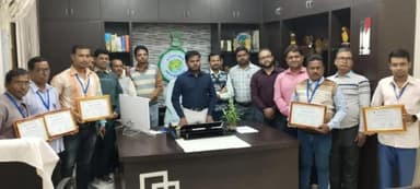 ময়না: SIR এর 100% কাজ সম্পন্ন করায় স্বীকৃতি স্বরূপ 5 জন BLO কে স্মারক প্রদান করলেন ময়নার BDO