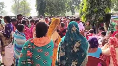 विष्णुगढ़: विष्णुगढ प्रखंड की पंचायतों में मंईयां सम्मान और अबुआ आवास योजना के स्टॉलों पर उमड़ी भीड़