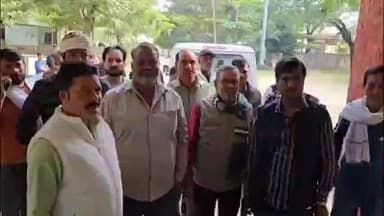 पीपलदा: अभियंता के साथ मारपीट मामले में प्रधान समर्थकों व सरपंच संघ ने इटावा उपखंड अधिकारी को मुख्यमंत्री के नाम दिया ज्ञापन