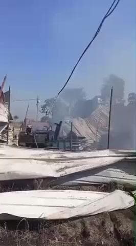 पुपरी: पुपरी के बेलमोहन रेलवे गुमटी के पास कबाड़ा गोदाम में आग, लाखों की संपत्ति राख