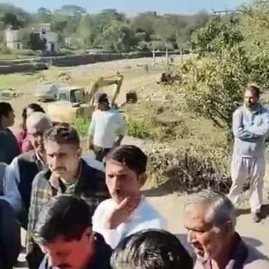 भोटा: लोकनिर्माण विभाग ने डली-तताहर पुल को तोड़ने का कार्य शुरू किया, स्थानीय लोग वैकल्पिक मार्ग की मांग कर रहे हैं