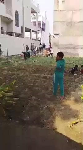 भवानीपुर नाइबरी पो शिवपुर थाना शिवपुर
जो कि आप देख सकते है 28/11/25 प्रशासन
की बार बरता हमे तीन साल से परेशान कर रहे