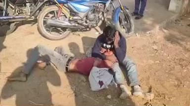 पालकोट: पालकोट गुमला रोड पर पहरी टोली के पास स्कूटी से गिरकर जीजा-साला जख्मी