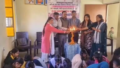 हलसी: हलसी के कस्तूरबा गांधी बालिका विद्यालय में लैंगिक हिंसा के खिलाफ मेहंदी प्रतियोगिता का आयोजन