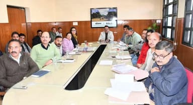 कंडाघाट: उपायुक्त सोलन ने शीत ऋतु की तैयारियों को लेकर की अहम बैठक