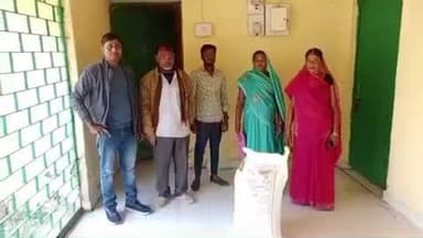 मनातू: मनातू रंगिया पंचायत के किसानों को मनातू प्रखंड एटीएम गौतम कुमार ने दिया गेहूं का उत्तम बीज