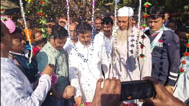 কেতুগ্রাম ২: কেতুগ্রামের নরসিংহপুর গ্রামের ঢালাই রাস্তা তৈরির কাজের আনুষ্ঠানিক সূচনা করলেন বিধায়ক শেখ শাহনওয়াজ