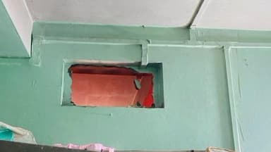 করিমগঞ্জ: দিন দুপুরে ঘরের ভেন্টিলেটর ভেঙ্গে চুরি কান্ড সংঘটিত হলে বনমালী রোডে,ঘটনাস্থলে পুলিশ