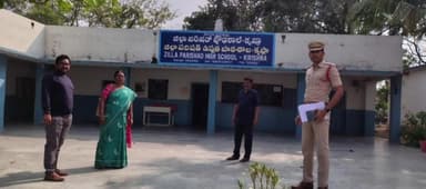 నారాయణపేట్: చెక్ పోస్టు పోలింగ్ కేంద్రాలను పరిశీలించిన కృష్ణ ఎస్సై ఎంపీడీవో ఎమ్మార్వో లు