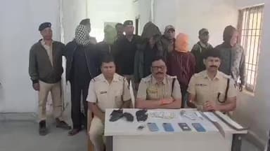 ରାଜଗାଙ୍ଗପୁର: ପେଟ୍ରୋଲ ପମ୍ପ ରେ ଡକାୟତି ଯୋଜନା ମାଡ଼ି ବସିଲା ପୋଲିସ,୫ ଗିରଫ ଦେଶୀ ପିସ୍ତଲ ସହ ମାରଣାସ୍ତ୍ର ଜବତ