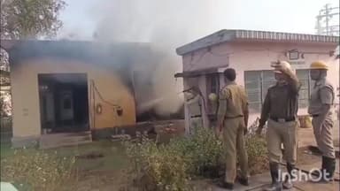 গলসি ১: পুরসা এলাকায় রাইস মিলের ট্রান্সফর্মায় আগুন চাঞ্চল্য ছাড়ালো এলাকায় আগুন নেভাতে ঘটনাস্থলে দমকলের একটি ইঞ্জিন