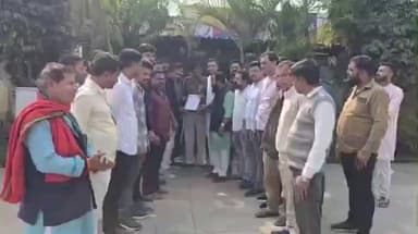 दलौदा: दलोदा थाने में राष्ट्रीय परशुराम सेना ने IAS संतोष वर्मा के खिलाफ कार्रवाई के लिए ASI को सौंपा ज्ञापन