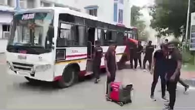 திருவாரூர்: ஆட்சியர் அலுவலகத்திற்கு வருகை தந்த மாநில பேரிடர் மீட்பு குழுவினர்