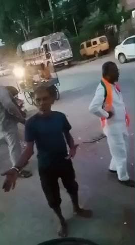 धर्माबाद: एका उमेदवाराला बंद असलेला बोर सुरू करण्याचा उठाठेव पडला महागात, मतदाराने दाखवला चांगलाच इंगा, व्हीडिओ व्हायरल