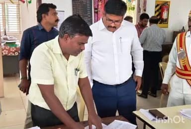 நன்னிலம்: வட்டாட்சியர் அலுவலகத்தில் வாக்காளர் சிறப்பு தீவிர திருத்தம் தொடர்பான பணிகளை ஆட்சியராய்வு