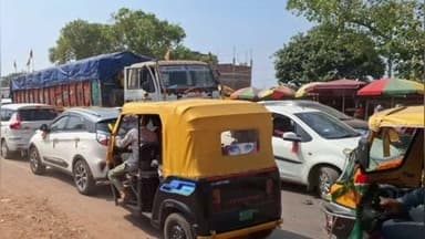 रंगरा चौक: रंगरा थाना क्षेत्र में एनएच 31 पर ओवरटेकिंग के कारण लगा लगातार जाम