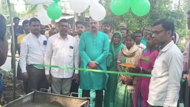 দাঁতন ২: দাঁতন দু'নম্বর ব্লকের হরিপুরে শুরু হলো দীর্ঘদিন ধরে বেহাল অবস্থায় পড়ে থাকা রাস্তার কাজ!