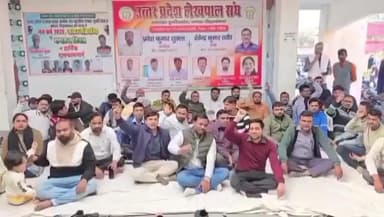 डुमरियागंज: जनपद फतेहपुर के मृतक लेखपाल के लिए डुमरियागंज तहसील में लेखपालों ने धरना प्रदर्शन कर SDM को सौंपा ज्ञापन