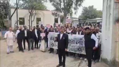केकड़ी: केकड़ी में जिला निरस्ती की 11वीं बरसी पर वकीलों ने सड़क पर उतरकर सरकार के खिलाफ किया जोरदार विरोध प्रदर्शन