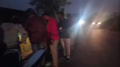 उंटारी रोड: मंझीआव पुल के पास सड़क दुर्घटना में चाचा-भतीजा घायल