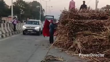 लालकुऑ: हल्दूचौड़ गन्ना सेंटर से चीनी मिल किच्छा जा रही गन्ने से भरी ट्रैक्टर ट्राली मैन चौराहे पर असंतुलित होकर पलटी