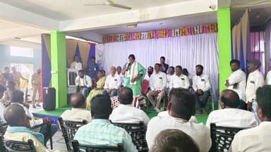 ఏటూరునాగారం: స్థానిక సంస్థల ఎన్నికల్లో కాంగ్రెస్ పార్టీ సత్తా చాటాలి : మంత్రి సీతక్క