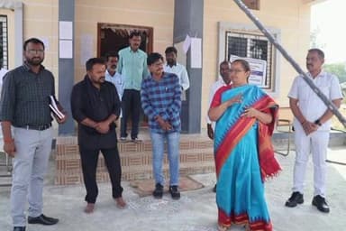 గజ్వేల్: గజ్వేల్ డివిజన్ పరిధిలోని పలు గ్రామాల్లో గ్రామపంచాయతీ ఎన్నికల నామినేషన్ ప్రక్రియను పరిశీలించిన జిల్లా కలెక్టర్ హైమావతి