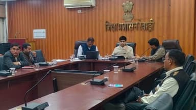 रेवाड़ी: समाधान शिविर की शिकायतों को लंबित न रखें: डीसी अभिषेक मीणा ने शिकायतों की समीक्षा की