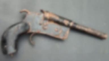 बरौनी: बरौनी पुलिस ने बथौली गांव में मस्जिद के पास से एक देसी कट्टा बरामद किया