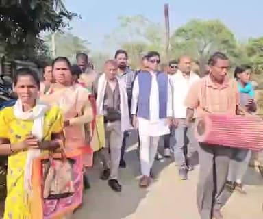 कुरडेग: खिंडा पंचायत में विधायक भूषण बाड़ा ने सेवा अधिकार सप्ताह शिविर का उद्घाटन किया