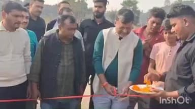 मढ़ौरा: बिक्रमपुर में क्रिकेट प्रीमियर लीग के फाइनल मैच का विधायक ने किया उद्घाटन