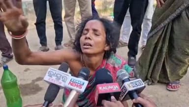 ଜଳେଶ୍ବର: ମୋ ପୁଅ କୁ ଗୋଡ଼ାଇ ଗୋଡ଼ାଇ ତେଲେଙ୍ଗା କଟୁରୀ ରେ ହାଣିଛନ୍ତି ବାଲି ମାଫିଆ l ଏମିତି କିଛି କହିଲେ ମା ଓ ଭାଇ, ଘଟଣା ଘଟିଛି ଗିଲାଯୋଡ଼ି ଗ୍ରାମରେ