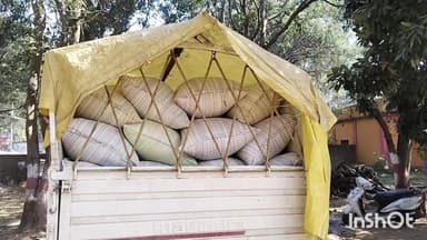 शंकरगढ़: अवैध धान परिवहन मामले में प्रशासन टीम ने कार्रवाई करते हुए पिकअप वाहन और धान किया ज़ब्त