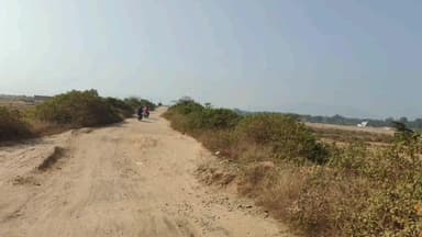 कुडू: आजसू केंद्रीय सचिव सूरज अग्रवाल ने कुडू प्रखंड के चिरी ओपाचांपी सलगी जर्जर सड़क का किया निरीक्षण