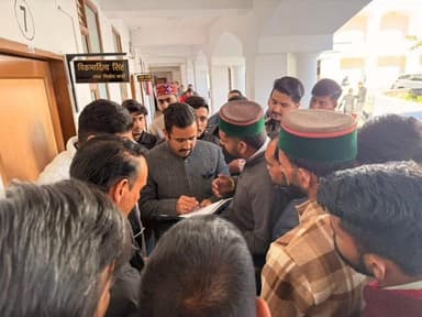 धामी: ग्रामीण शिमला से विधायक व मंत्री विक्रमादित्य सिंह ने धर्मशाला में लोगों की समस्याएं सुनीं