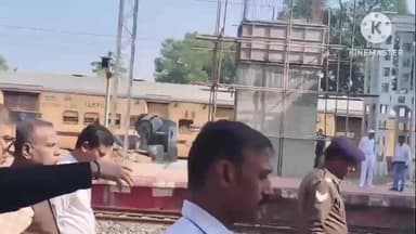 जलडेगा: दक्षिण पूर्व रेलवे महाप्रबंधक ने ओडगा स्टेशन का निरीक्षण किया, मोर्या एक्सप्रेस के ठहराव के लिए ज्ञापन सौंपा गया