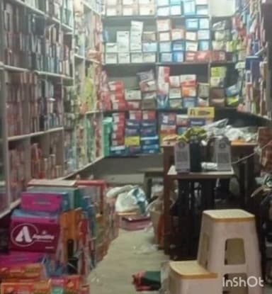 चतरा: चतरा इटखोरी मुख्य सड़क पर पांडेय महुआ चौक के पास अज्ञात चोरों ने दुकान से जूते-चप्पल चुराए