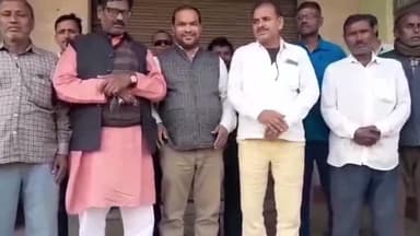 गोह: प्रखंड मुख्यालय स्थित निगम गोदाम के समीप संघ ने पूर्व प्रखंड अध्यक्ष के निधन पर विक्रेताओं ने किया शोक व्यक्त