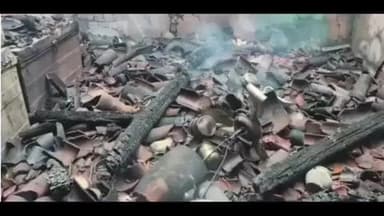 राजिम: ग्राम मूंगझर में नशे में धूत तीन बेटों ने अपने घर में लगाई आग, जलकर हुई राख