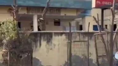 हिसार: ऑटो मार्केट में अतिक्रमण हटाओ अभियान के दौरान थार चालक ने नगर निगम टीम पर किया हमला, दो घायल