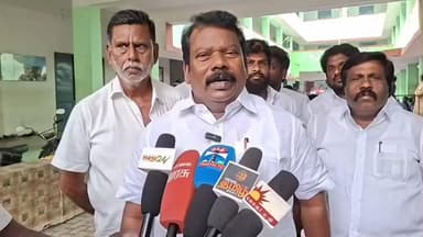 ஸ்ரீபெரும்புதூர்: ஸ்ரீபெரும்புதூர் அரசு பெண்கள் மேல்நிலைப் பள்ளியில் தமிழ்நாடு காங்கிரஸ் கமிட்டி தலைவர் செல்வ பெருந்தகை பத்திரிகையாளர் சந்திப்பு