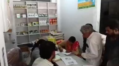 गंगरार: गंगरार क्षेत्र में खाद की दुकानों के बाहर सरकार द्वारा निर्धारित दर से अधिक वसूली की जा रही राशि, कृषि विभाग अधिकारी मौन