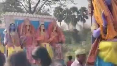 साहेबपुर कमाल: कल्याणपुर ग्राम में राम विवाह उत्सव के बाद देवी देवताओं की मूर्तियों का विसर्जन किया गया