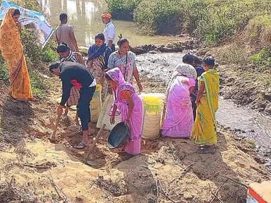 बैहर: जन अभियान के तहत जल बचाने की पहल, गुराखारी नाले में 110 बोरियों से बोरी बंधान किया गया