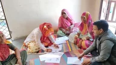 बावड़ी: भोपालगढ़: SIR के तहत बीएलओ घर-घर दे रहे दस्तक, शत-प्रतिशत ऑनलाइन कार्य सुनिश्चित करने में जुटी टीम