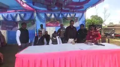 टंडवा: नवाडीह उर्फ तेलियाडीह पंचायत में 'सरकार आपके द्वार' कार्यक्रम आयोजित, लोगों ने आवेदन जमा किए