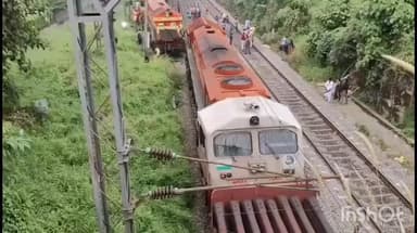 കണയന്നൂർ: കളമശ്ശേരിയിൽ വെച്ച് ട്രെയിൻ എഞ്ചിൻ പാളം തെറ്റി ; റെയിൽ ഗതാഗതം താറുമാറായി