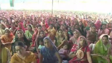 कसरावद: नर्मदा तट भट्याण बुजुर्ग में श्रीमद् भागवत कथा के चौथे दिन कृष्ण जन्मोत्सव पर झूमे भक्त