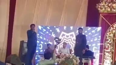 बीकापुर: अयोध्या में सिंगर बहन की शादी में जुड़वा भाइयों ने गाया गाना, दुल्हन ने जयमाल पर दूल्हे के लिए गाकर किया वायरल